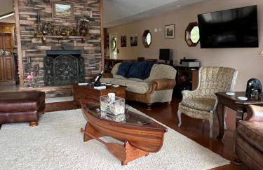 Peaceful 4 bedroom Lakehouse with no neighbors - Foto 19