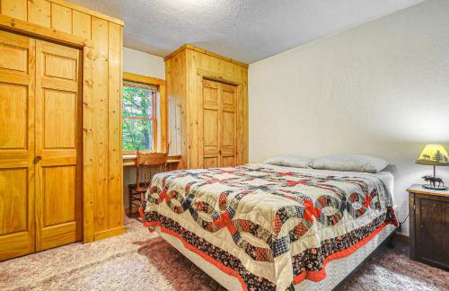 Peaceful Wautoma Retreat with Deck on 10 Acres! - Foto 11