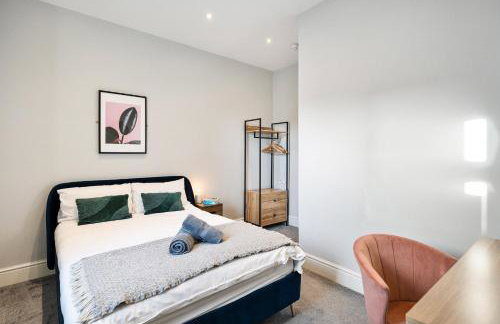 Stylish modern apartment near the city centre with nearby off-road parking - Foto 2