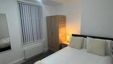 Large 6-Bedroom Family Home in Willenhall - Foto 1