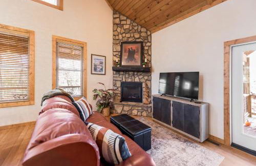 Stone's Throw Bungalow-- Hot Tub, Modern & Updated, Sleeps 2 - Foto 33