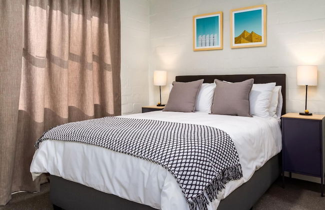 WINK Eaton Square - Photo 2