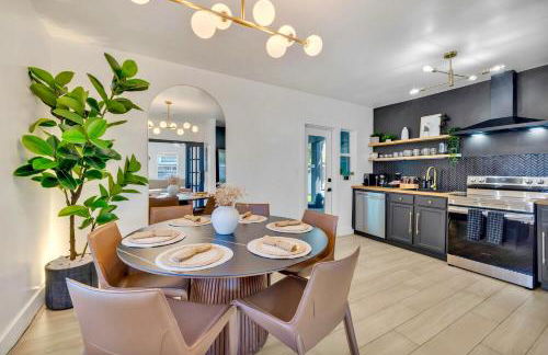 Luxury Miami Pool House Private Backyard Oasis Near Wynwood and Miami International Airport - Photo 7