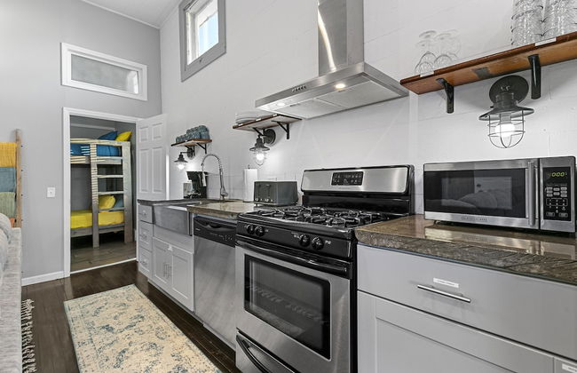 The Waterfront - Waterslide Game Room Sleeps 26 - Foto 33