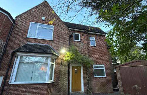 Large Home near Edgbaston Stadium, UOB & QE hospital sleeps 6 - Foto 48