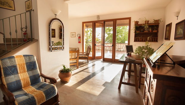 Coin salon dans le hall