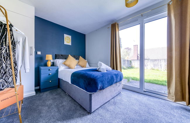 Contemporary 4 Bedroom Detached House With Parking and City Links - Foto 5