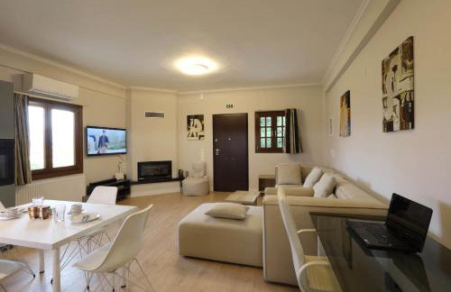 Avlos Luxury Home-NEW! 5 Min to Ctr - Foto 2