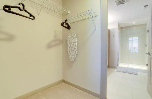 Convenient Apartment Near Major Sights - Photo 14