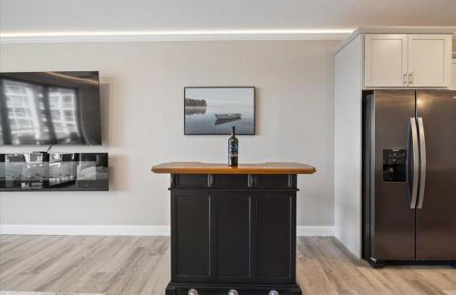 Lakefront Topsider Condo w/ Boat Slip, 2 Pools & Large Deck - Foto 22