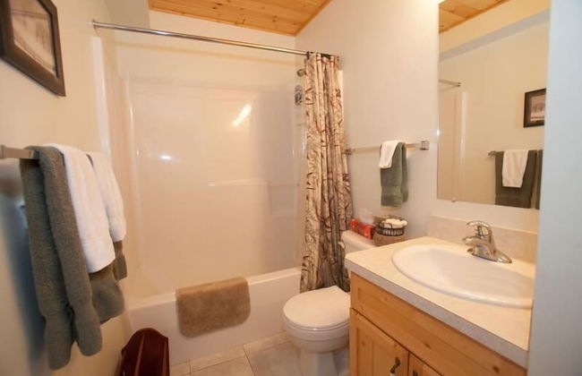 Outlaws Inn by Apex Accommodations - Photo 16