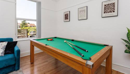 Flatzy - Sleeps 16 Near Football Ground & Ping Pong Table - Foto 2