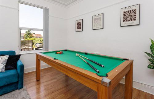 Flatzy - Sleeps 16 Near Football Ground & Ping Pong Table - Foto 2