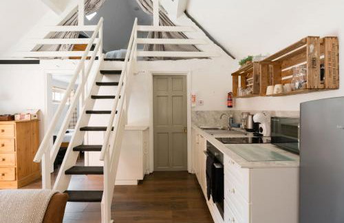 Cosy Cotswolds Cottage Farm Stay - Shepherds Rest - Photo 26