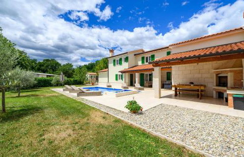 4 Bedroom Gorgeous Home In Pican - Photo 18