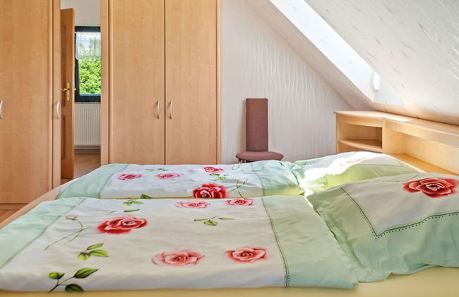 Garden View Apartment in Erzgebirge near Forest - Foto 5