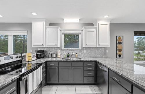 Lake Retreat Hot Tub Game Room Grill - Foto 13