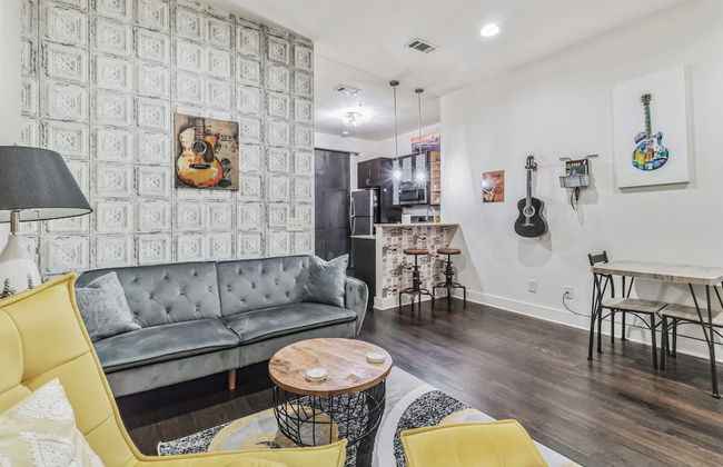 Dream Condo in Desirable West End! - Foto 1