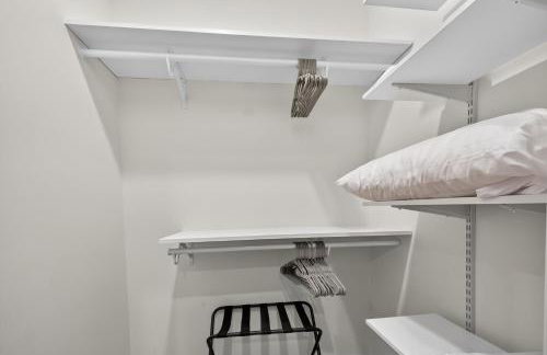 Stylish Downtown Unit with Historic Charm apts - Foto 24