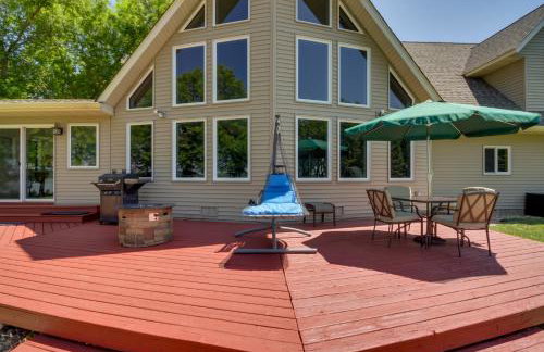 Lakefront Sunburg Vacation Rental with Boat Dock! - Foto 29