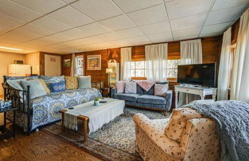 New England Hideaway on Historic 1859 Estate! - Foto 5