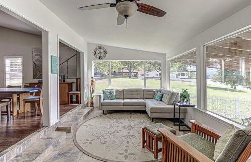 Waterfront 3BR Retreat - Pool & Hot Tub - Foto 7