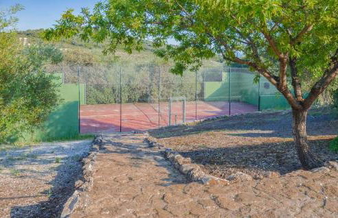 Stunning Home In Estepa With Wifi - Photo 31