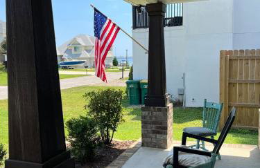 RV Ready 3BR 2BA Home Near Navarre and Destin - Foto 5