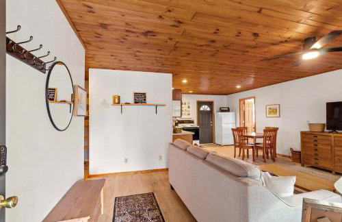 Cozy Cabin in Heber with a deck, fireplace and pet friendly - Foto 3