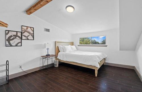 Spacious 4BR w Fenced Yard - Foto 7