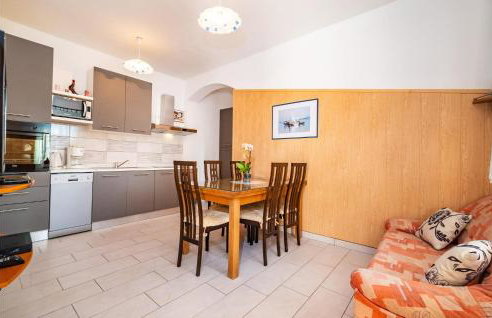 2 Bedroom Amazing Apartment In Modric - Photo 4