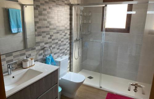 Chalet con piscina privada de 4 dormitorios Las Herrerias -cerca de Vera Playa- - Foto 11