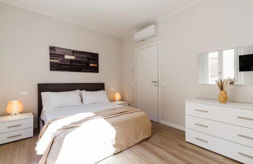 Chiara Apartment 6 guest - Train Station - Parking - Foto 8