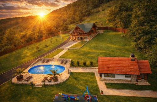 Luxury Family Lodge - Pool, Spa & Tennis Paradise - Photo 1