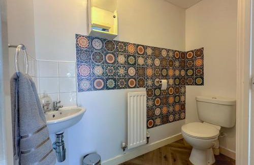 Perfect Booking 3 Bed Home in Central Bracknell - Foto 25