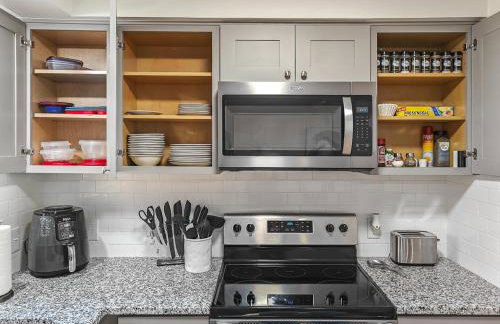 4 Bedroom Plaza Charmer Pet Friendly - Photo 18