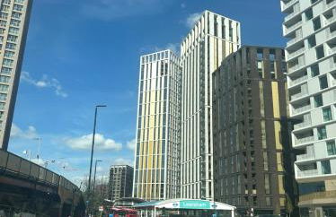 Central-Modern 1-Bed Apt,Sleep 4 -Near Train Station & Easy Access to Central London & City Centre - Foto 10