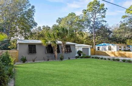 The Surf House: Stylish 2BR Haven - Foto 41