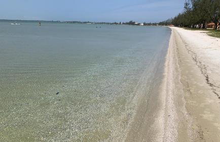 Casa com piscina, ar condicionado, campo de futebol e área gourmet a um quarteirão da lagoa de Praia Seca - Foto 48