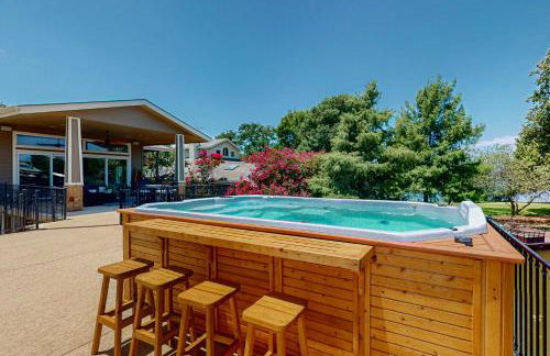 Luxurious Retreat on Lake LBJ Pool, Hot Tub, Dock - Foto 39