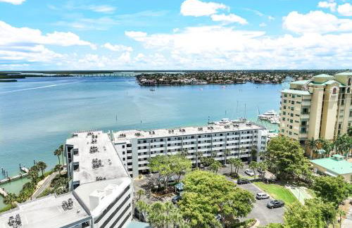 Waterfront Island Oasis! Heated Pool with Stunning View & 2 Full Bath - Foto 37