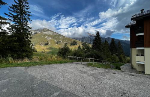 Appartement domaine la Clusaz Manigod avec terrasse sur les pistes de ski - Photo 25