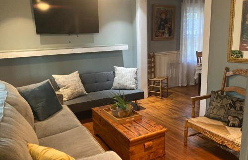 New Leeds listing Near Graces diner and Hudson! - Foto 4