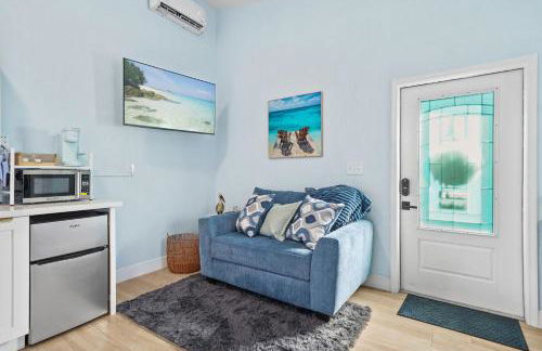 Private Retreat with Yard Near Hard Rock Stadium - Photo 18