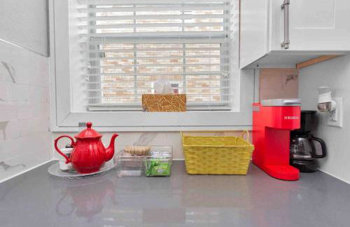 Prolific Red Luxe: Private Deck + Stylish Living - Photo 38