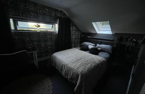 Artsy Retreat - Sleeps 6 Free Parking & Balcony - Photo 35