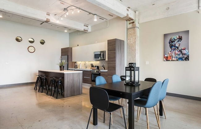 Downtown Dallas Gorgeous 3 BD, Pool & Gym - Photo 15