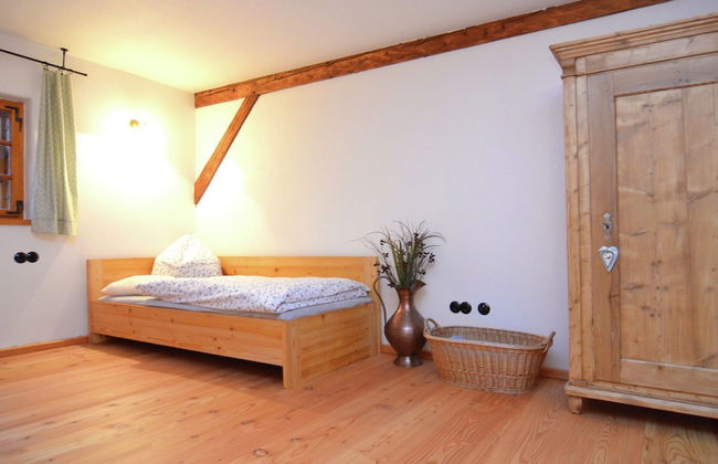 Sunny Holiday Home Near the Forest - Foto 9