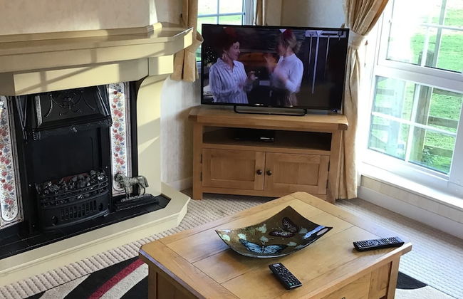 Beautiful 2-bed Chalet in Llanfairpwllgwyngyll - Photo 6