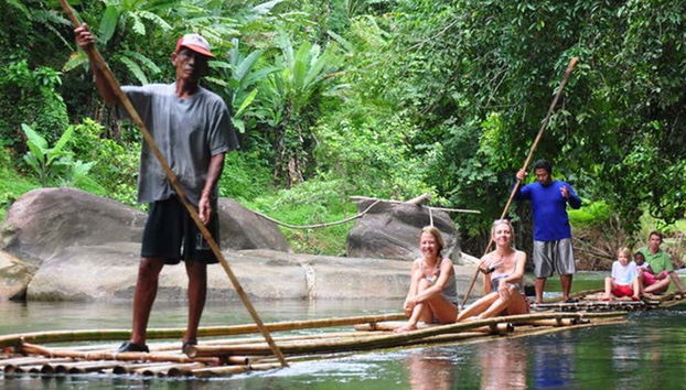 Balade en radeau en bambou
